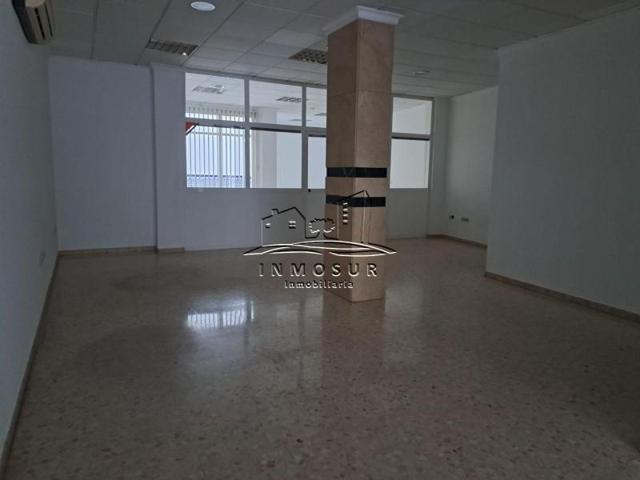 Local comercial en alquiler en Lucena, Lucena photo 0
