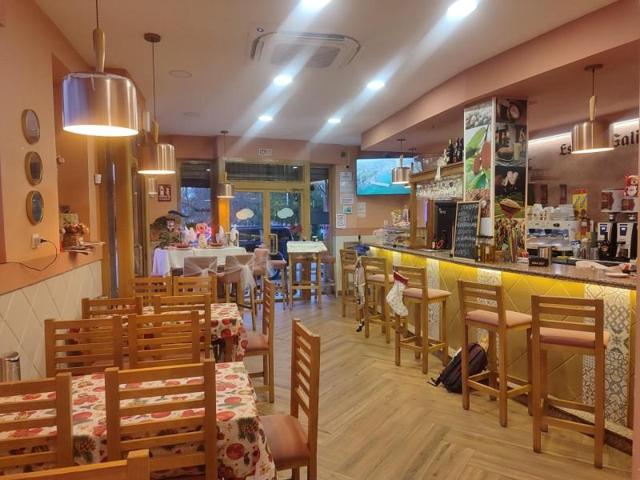 Local comercial en alquiler en Granada, La Chana photo 0