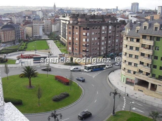 Piso en alquiler en Oviedo, Pumarin photo 0