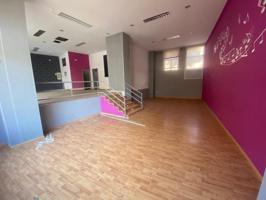 Local comercial en alquiler en Valladolid, Parquesol photo 0