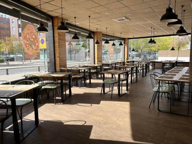 Local comercial en alquiler en Granada, Parque Lagos photo 0