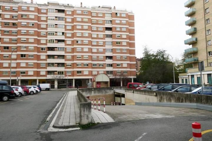 Garaje en venta en Pamplona, Iturrama photo 0