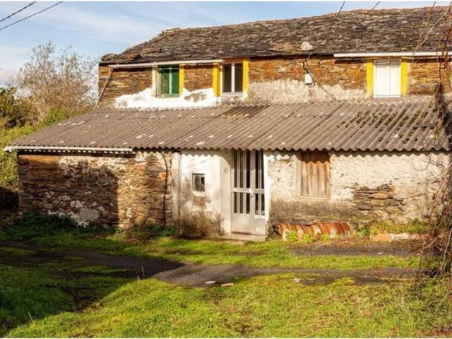 Casa con terreno en venta en Ortigueira photo 0