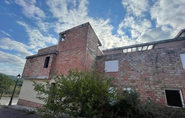 Edificio en venta en Figueroles, Comunidad valenciana photo 0