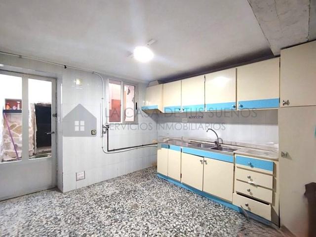 Casa en venta en Sax photo 0