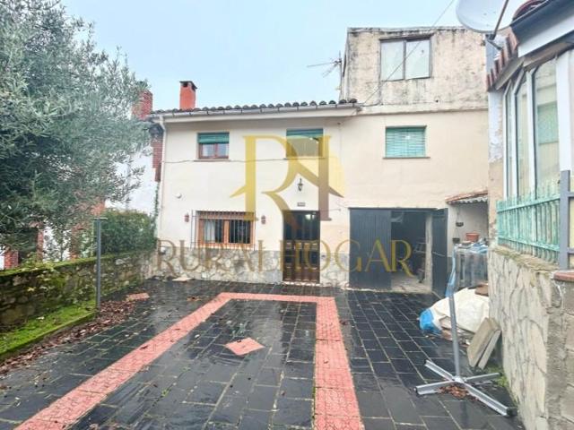 Casa en venta en Boñar photo 0