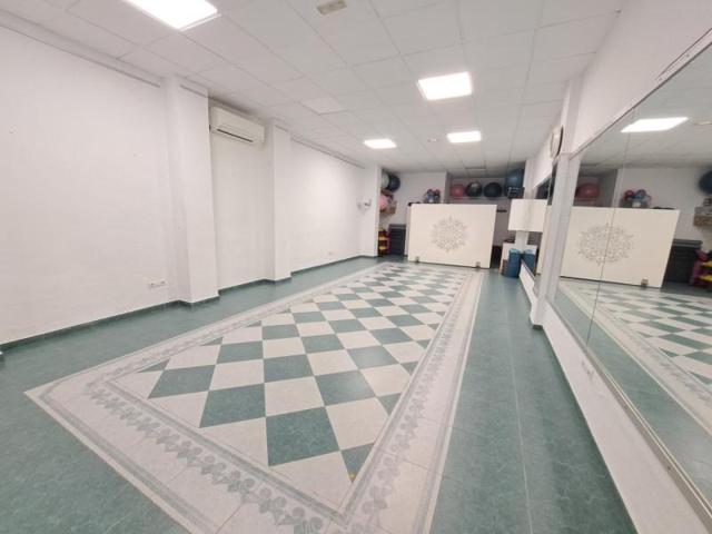 Local comercial en venta en Carcaixent, Avenidas photo 0