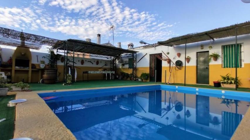 Casa con terreno en venta en Baena, Baena photo 0