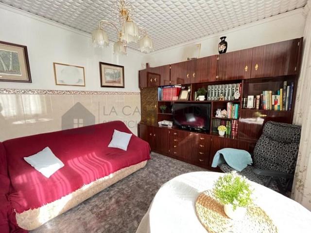 Casa en venta en Sax photo 0