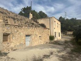 Casa con terreno en venta en Petrer, Ginebre photo 0