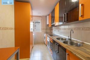 Piso en venta en Zubia, Centro photo 0