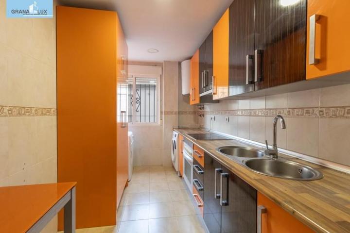 Piso en venta en Zubia, Centro photo 0