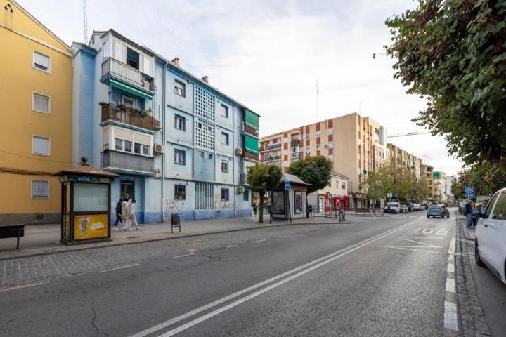 Piso en venta en Granada, Zaidín photo 0