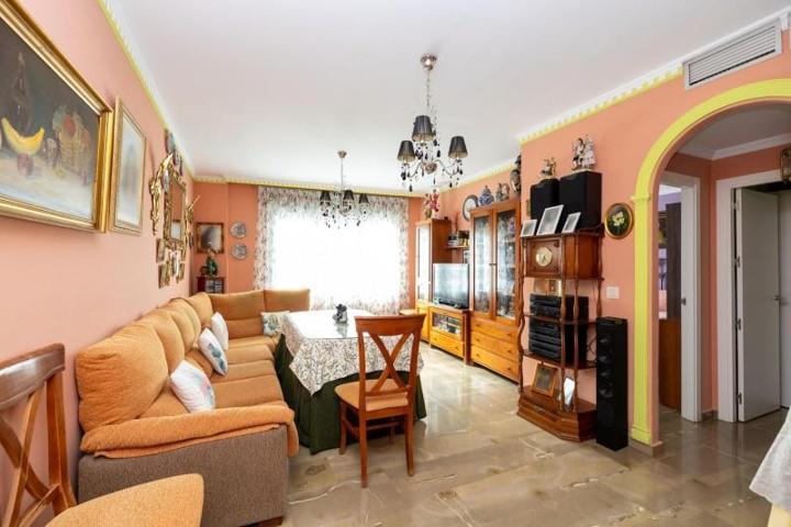 Piso en venta en Churriana de la Vega, Centro photo 0