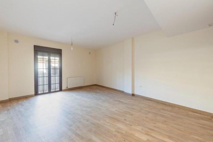 Piso en venta en Zubia, Centro photo 0