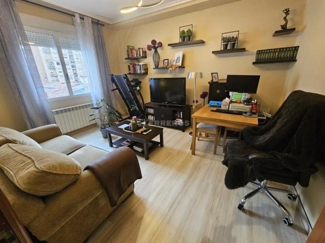 Piso en venta en Logroño, Vara De Rey photo 0