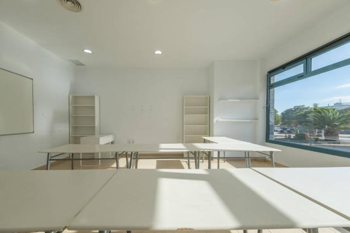 Local comercial en venta en Santa Lucía de Tirajana, Vecindario-Paredilla-Sardina photo 0