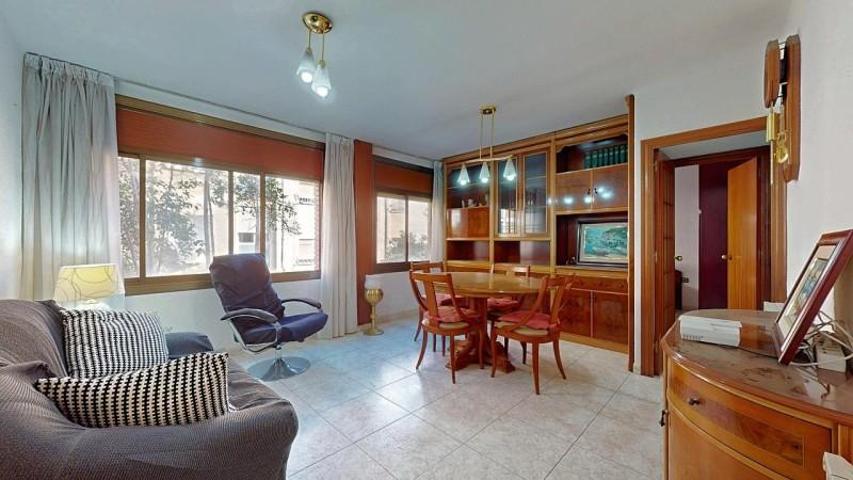 Piso en venta en Barcelona, Verdun photo 0