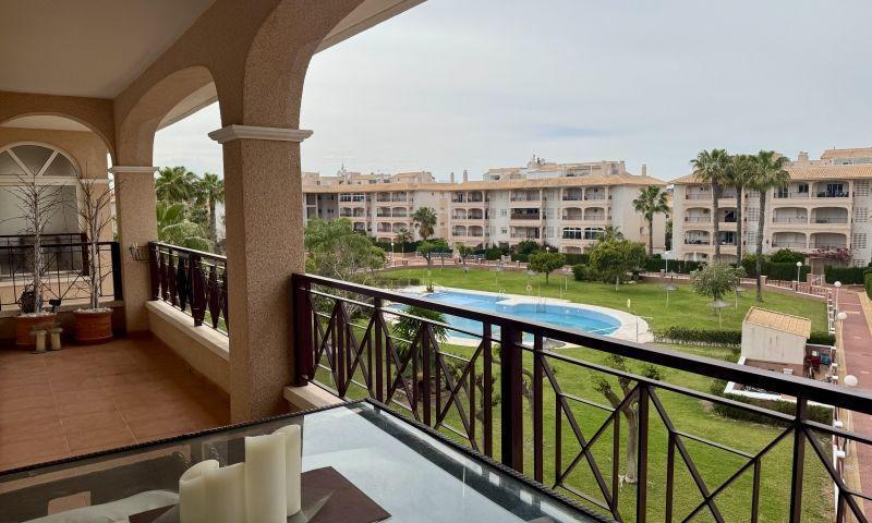 Apartamento en venta en Orihuela Costa, Playa Flamenca photo 0
