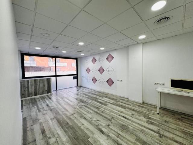 Local comercial en venta en Vilanova i la Geltrú, Moli De Vent photo 0