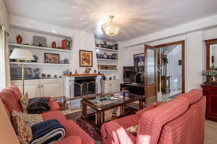 Chalet en venta en Peligros, Monteluz photo 0