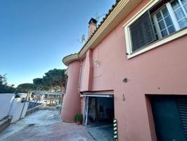 Chalet en venta en Chiclana de la Frontera, Pinar de los franceses photo 0