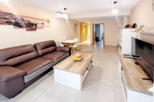 Apartamento en venta en Adeje, Avenida de los Vientos, 38670 photo 0