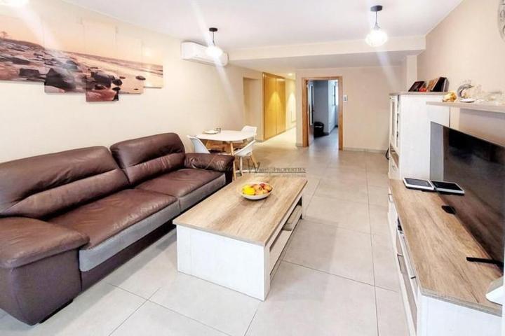 Apartamento en venta en Adeje, Avenida de los Vientos, 38670 photo 0