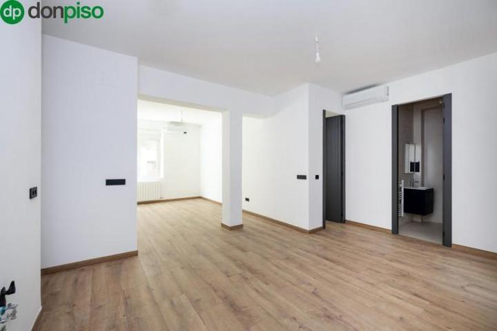 Piso en venta en Granada, Centro photo 0