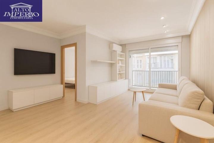 Piso en venta en Granada, Centro photo 0