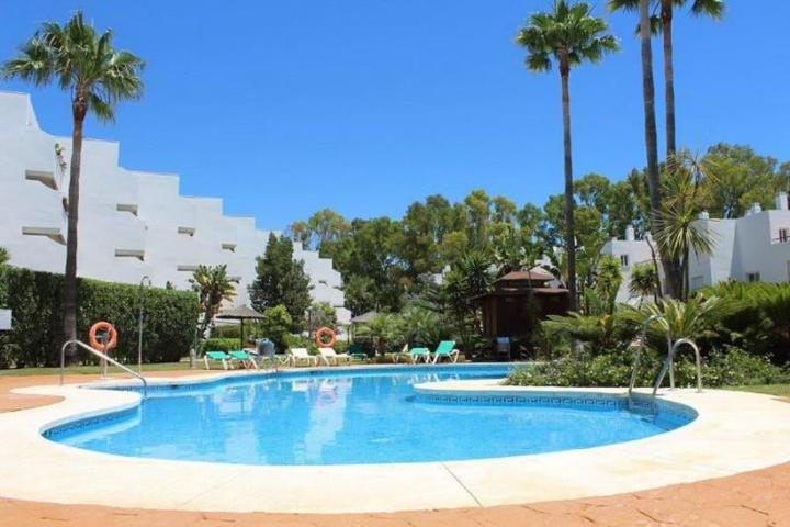 Piso en venta en Marbella, Guadalmina Baja photo 0