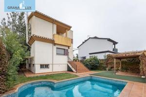 Casa en venta en Peligros, Vega de granada zona noroeste photo 0