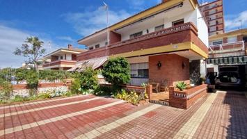 Chalet en venta en Punta Umbría, 2º linea de playa photo 0