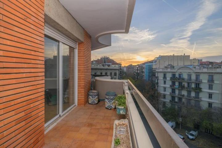Piso en venta en Barcelona, Sant Antoni photo 0