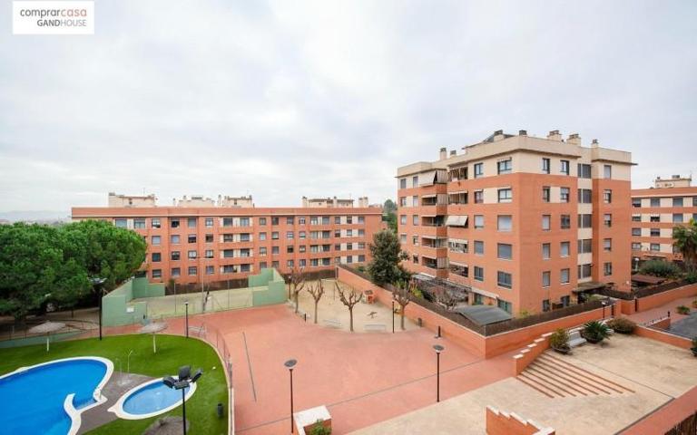Piso en venta en Sabadell, Castellarnau photo 0