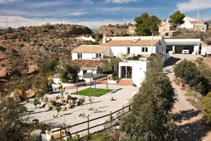 Casa con terreno en venta en Oria, Arroyo Medina photo 0