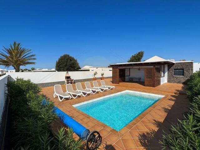 Chalet en venta en Yaiza photo 0