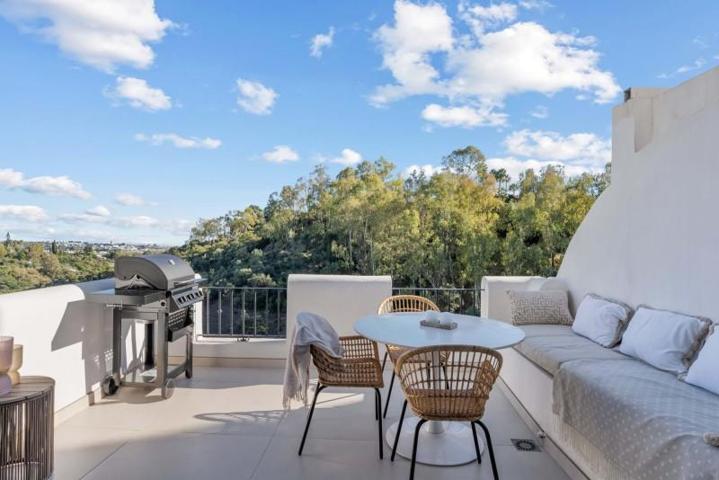 Piso en venta en Benahavís, Benahavis photo 0