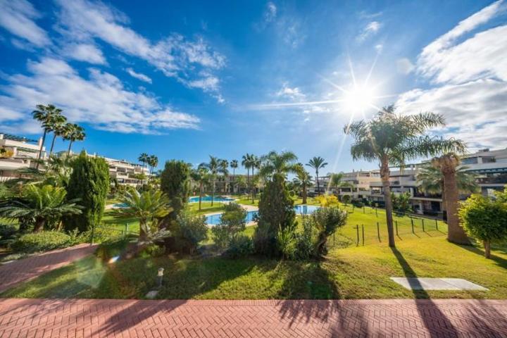 Apartamento en venta en Marbella, Nueva Andalucia photo 0