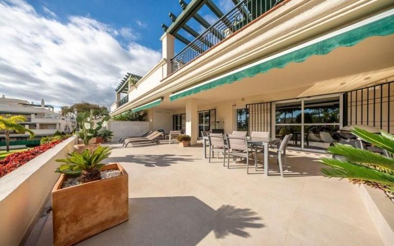 Apartamento en venta en Marbella, Los Naranjos photo 0