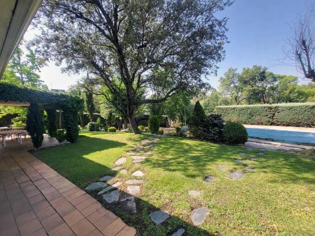 Chalet en venta en Valdemorillo, Cerro Alarcón photo 0