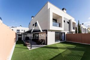 Bungalow en venta en Boadilla del Monte, Valenoso photo 0