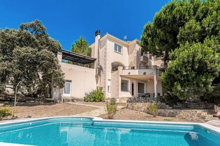 Chalet en venta en Valdemorillo, Pino Alto - Navarredonda photo 0