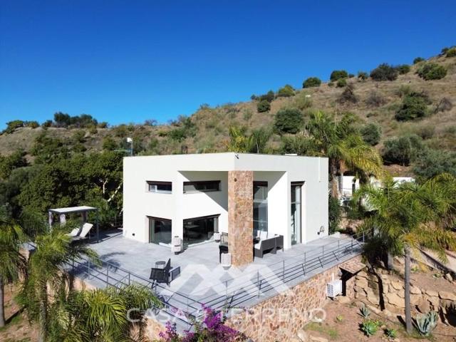 Chalet en venta en Alora photo 0