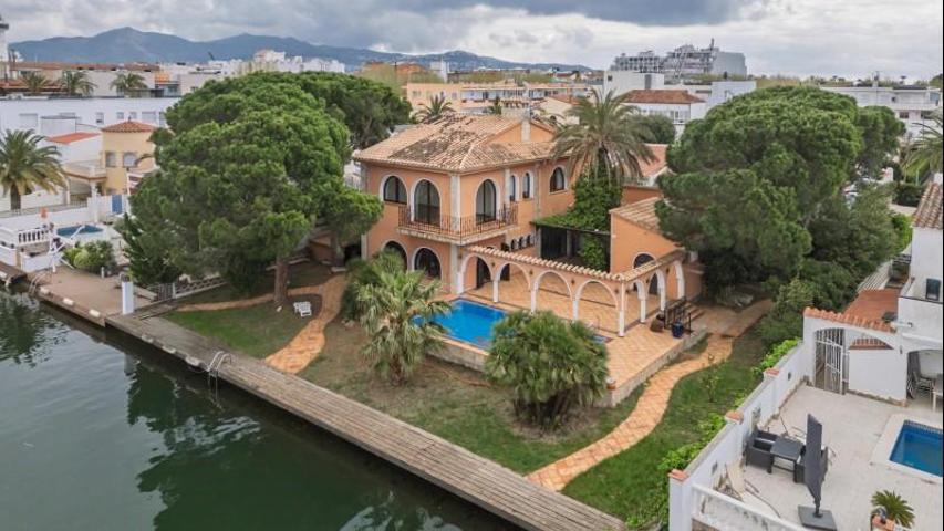 Casa en venta en Castelló d'Empúries, Requesens photo 0