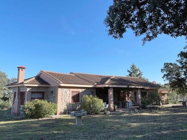 Chalet en venta en Valdemorillo, Pino Alto - Navarredonda photo 0