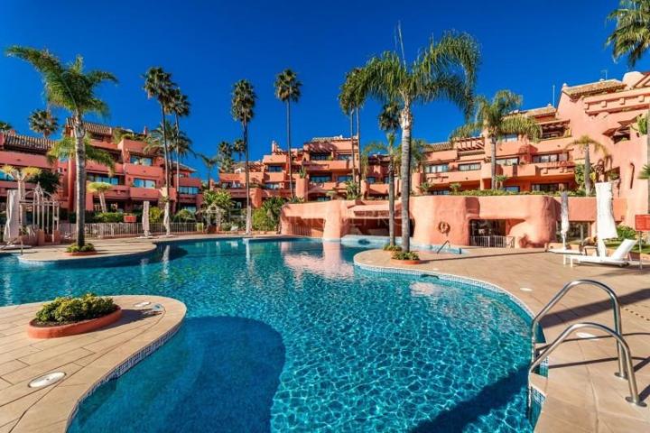 Duplex en venta en Estepona, Estepona East - Cabo Bermejo photo 0