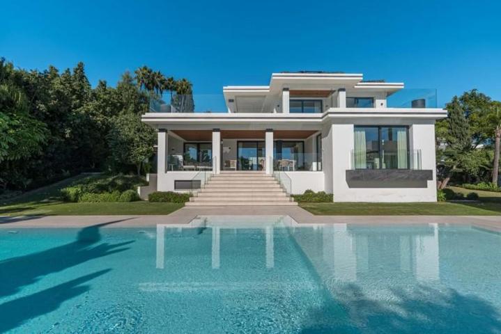 Chalet en venta en Benahavís, Benahavis photo 0