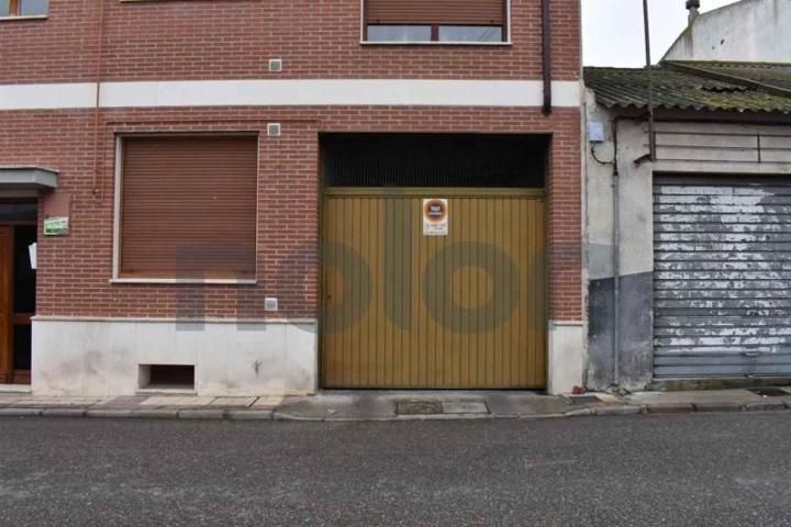 Garaje en venta en Iscar, Tierra de Medina photo 0