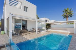 Chalet en venta en Orihuela Costa, Lomas de Cabo Roig-Los Dolses photo 0